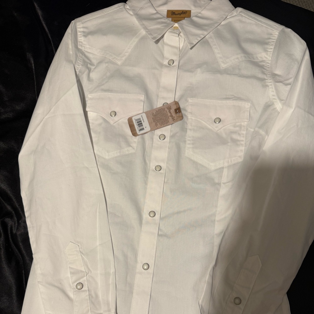Wrangler White Casual Button Down Shirt Timeless Style